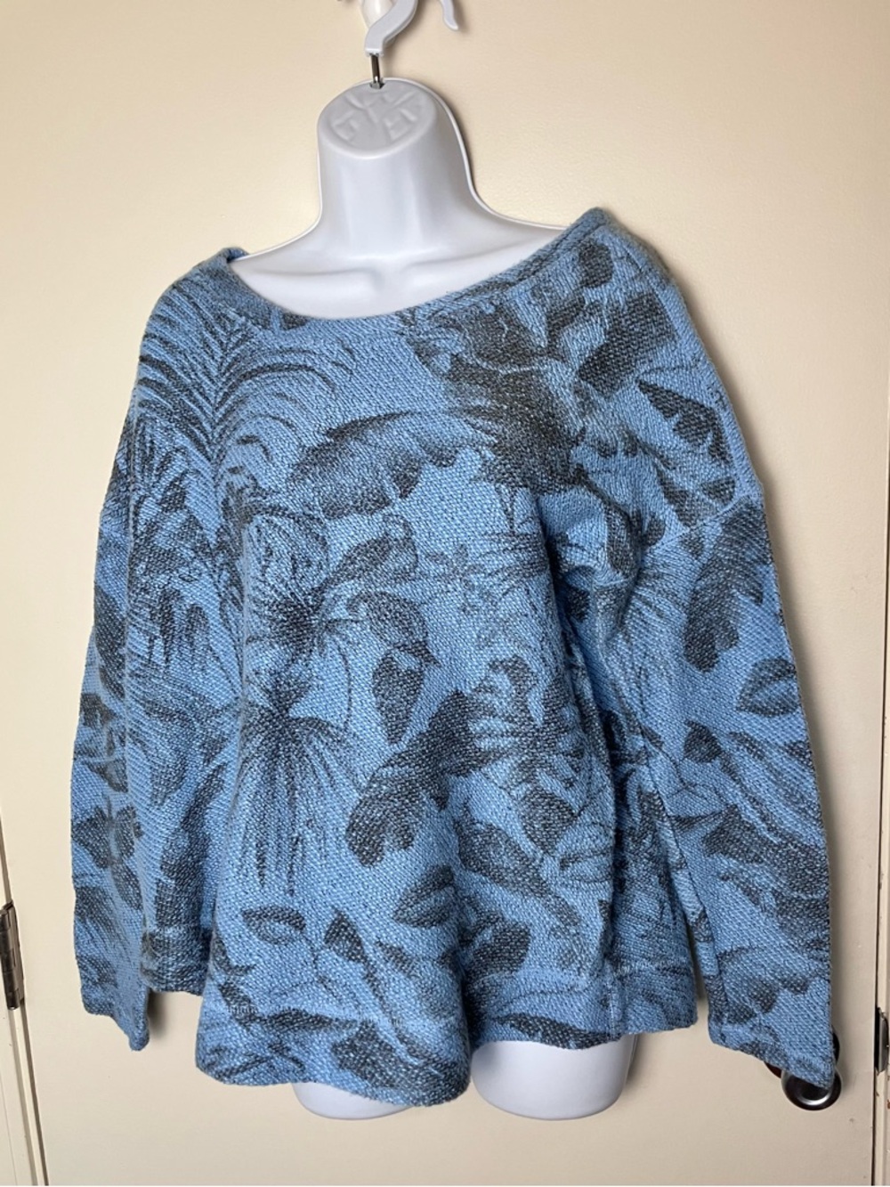 Soft Surroundings Blue And Black Floral Relaxed Fit Pullover Sweater Large